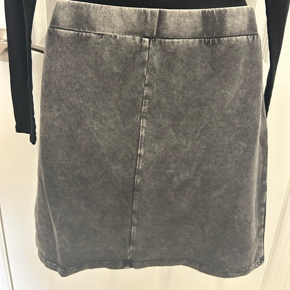 H&M Faux Grey/Black Denim Mini Skirt with Slit AND Long Sleeve Black Top, Sz s - Picture 6 of 12